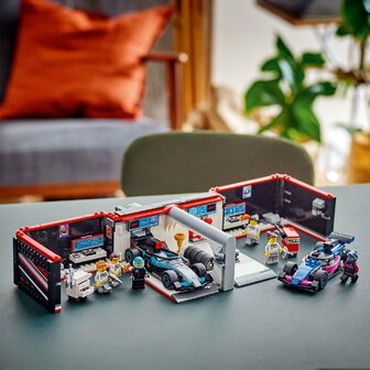 Lego City 60444 F1 Garage met Mercedes-AMG en Alpine Auto&#039;s