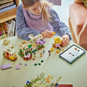 Lego Friends 42671 Plantencaf&eacute; en Bloemenwinkel