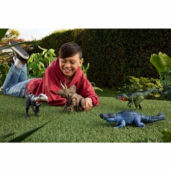 Mattel Jurassic World Movie Gigantic Action Eotriceratops 35.5 cm