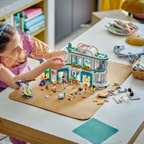 Lego Friends 42621 Heartlake City Ziekenhuis