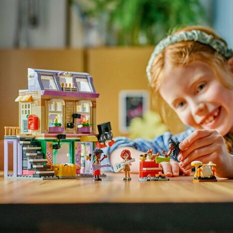 Lego Friends 42653 Muziekwinkel en Appartement