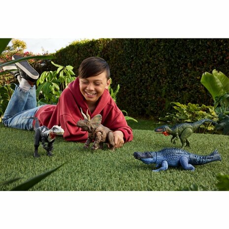 Mattel Jurassic World Movie Gigantic Action Eotriceratops 35.5 cm