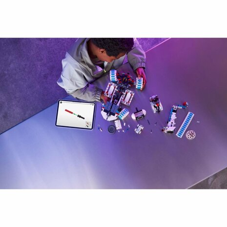 Lego Technic 42211 Lunar Outpost Maanrover Ruimtevoertuig